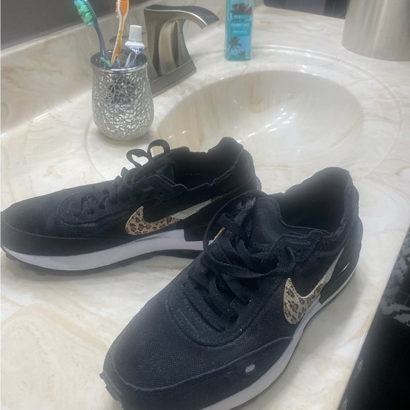 Nike Black and Leopard Print Women's Athletic Shoes - Picture 4 of 5